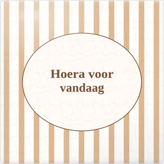 Tegeltje met tekst hoera voor vandaag van keramiek in detail