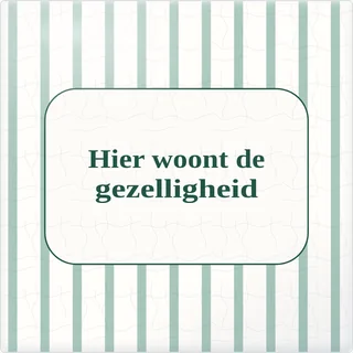 Tegeltje met tekst hier woont de gezelligheid van keramiek in detail